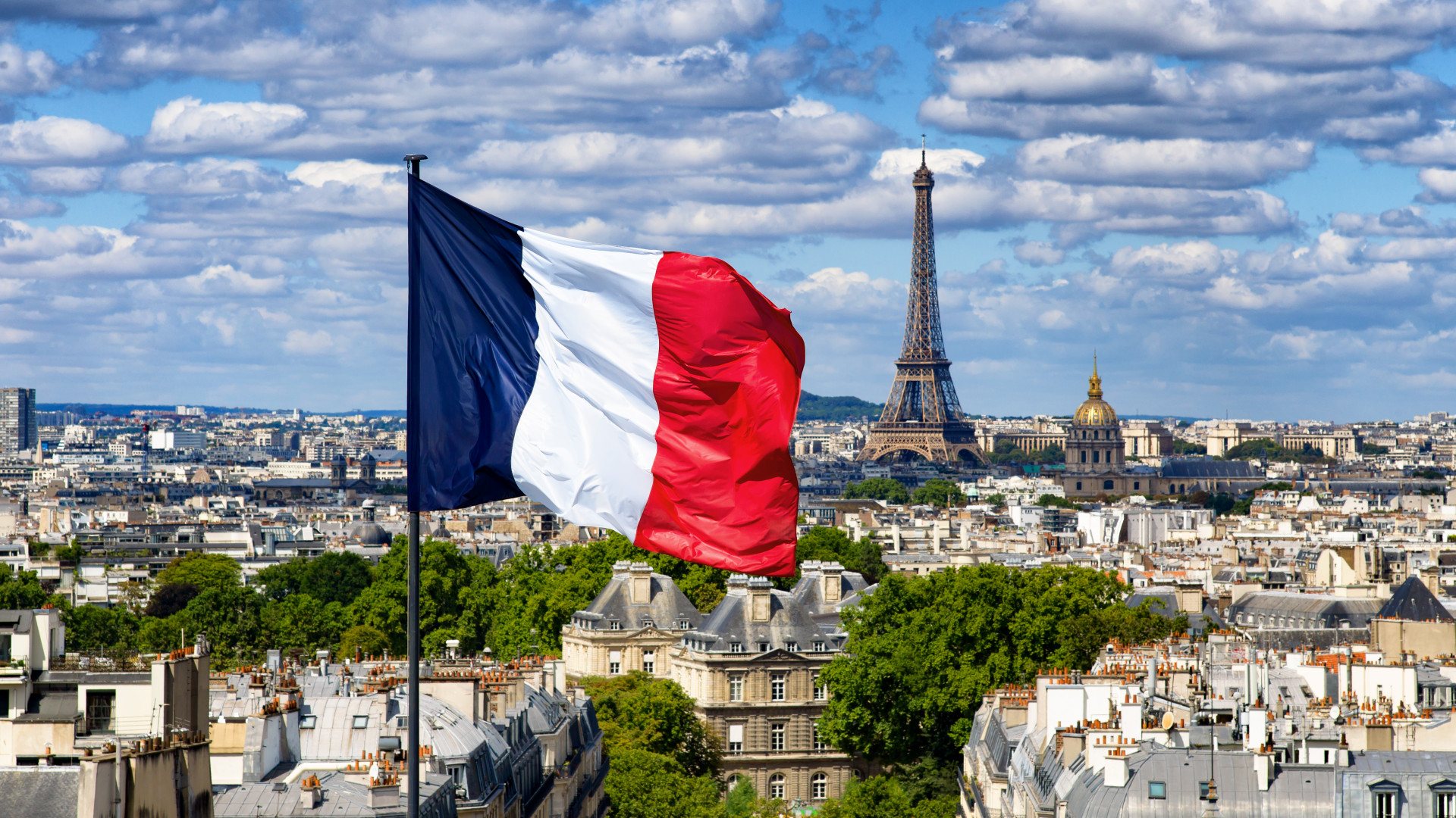 Hétfőtől 15 százalékban felfüggesztik a tanítást a francia középiskolákban