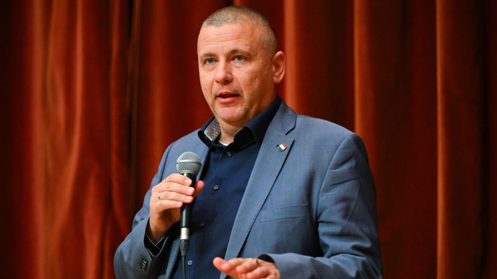Börcsök András jogviszonya júniusban megszűnik a felmentés után