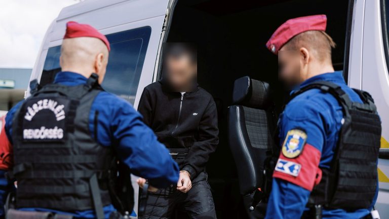 Az EU bírósága: Magyarország megsértette az uniós jogot az embercsempészek szabadon engedése miatt
