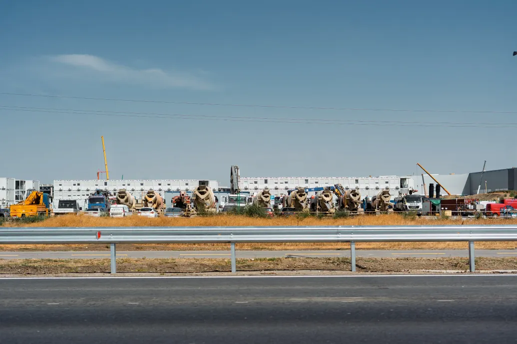 A BYD egyik vezetője szerint 2026 végén elindulhat a gyártás a szegedi üzemben