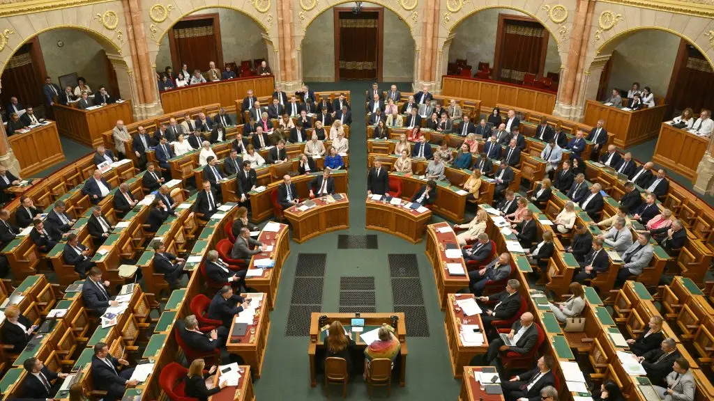 Szakértők szerint a KATA módosítása miatt sokan a feketegazdaságba kerülhetnek