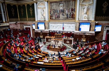 Emelkednek a francia államkötvényhozamok, gyenge a költségvetés