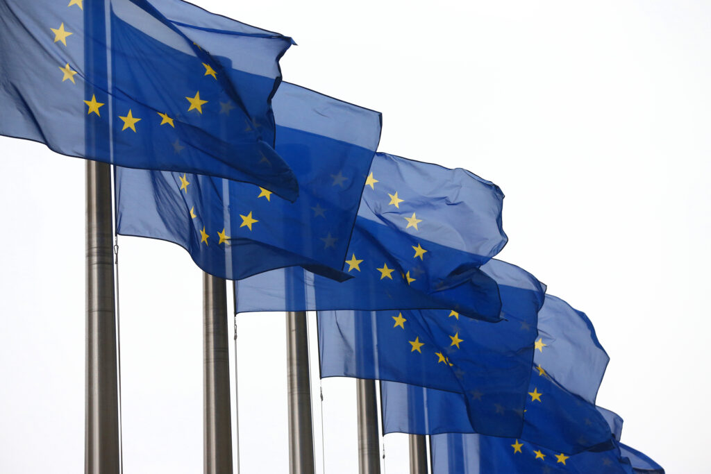 Európai fővárosok nem várnak Brüsszelre, saját közösségimédia-tilalmakat hoznak