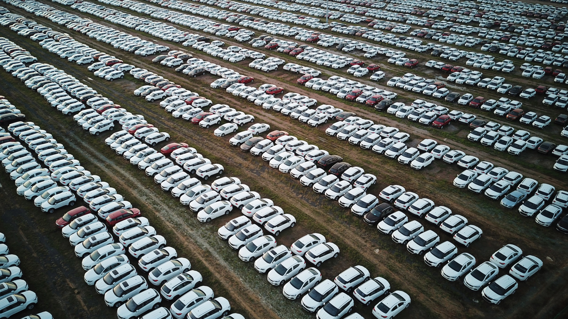 Nagy-Britannia nem vet ki védővámot a kínai elektromos autókra, az EU fenyeget