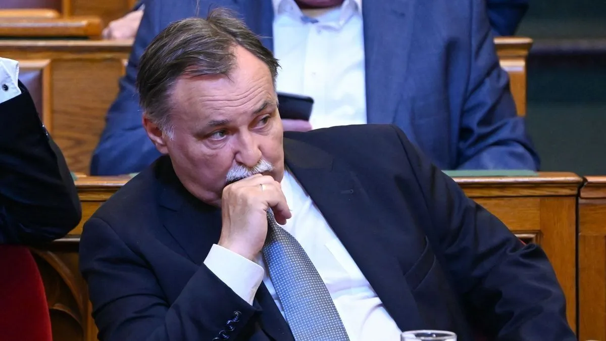 Gajdos László videója alatt lemondást követeltek a luxusvadászatokon részt vevő politikustól