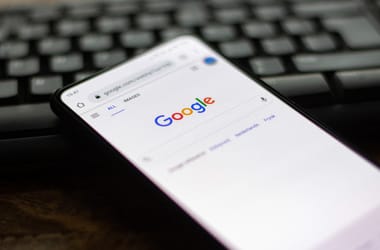 A Google: előzetes figyelmeztetés nélkül átállítottuk a telefonszám-hozzárendelés beállítását