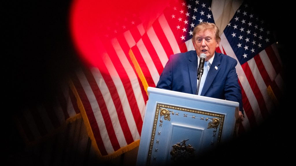 Trump felfüggesztette a vasárnap életbe lépő Oroszország elleni szankciós csomagot