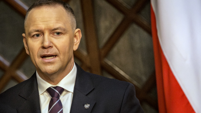 Nawrocki alkotmányos puccsnak tartja az alkotmánybíróság vezetőinek felfüggesztését