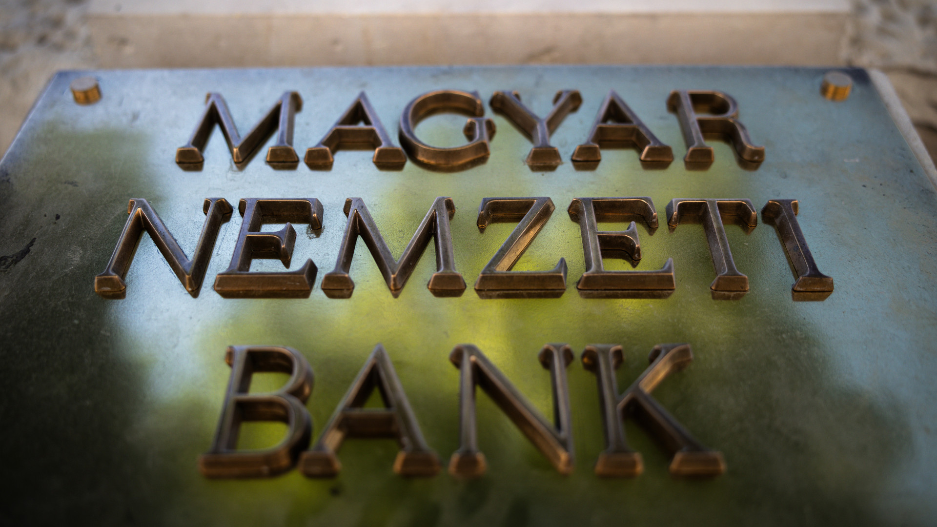 Az MNB cégeinek és alapítványainak vezetőit rendszeres beszámolásra kötelezné a kormány javaslata