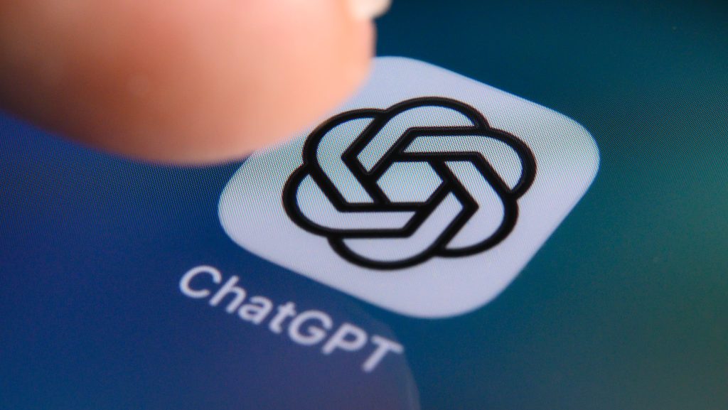 OpenAI: láthatatlan vízjel jön a ChatGPT-be, ami sokakat lebuktathat