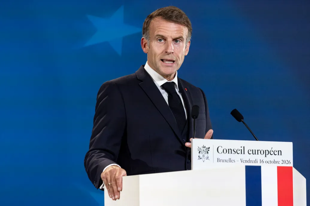 Macron elítéli a pusztítást, több százezren tüntetnek, legalább kétezret őrizetbe vettek