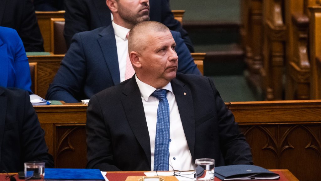A lezárást feloldották, elszállították a Szabadság hídnál talált páncéltörő lőszert