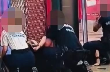 Rendőrök bántalmazhattak nőt budapesti plázában, eljárás indult ellenük és két nő ellen