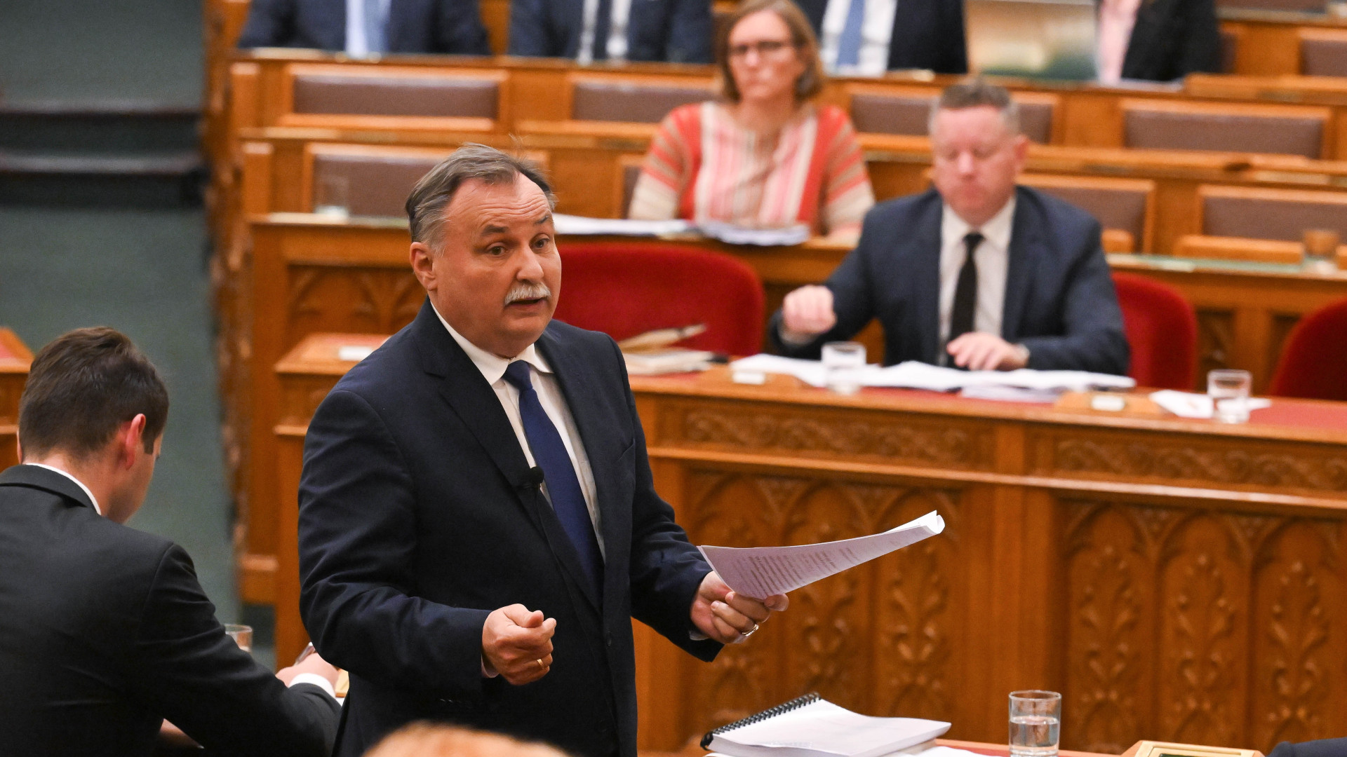 Gajdos László a vízmegtartást hangsúlyozta, és pályázatot írnak ki a vízügy élére