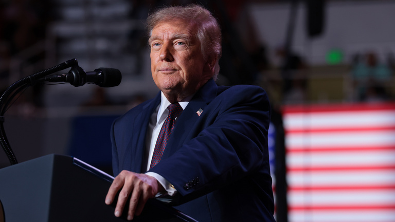 Mérsékelt politikusok súlyos vereséget szenvedtek, miközben Trump szövetségesei erősödnek