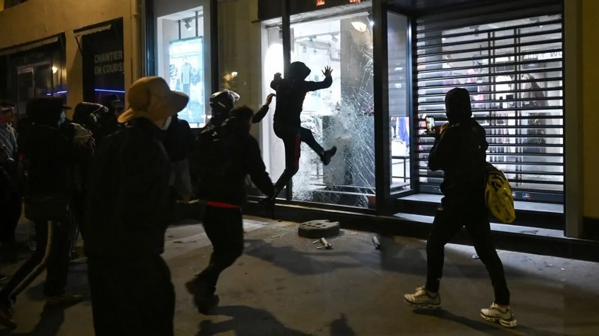 A franciaországi zavargások után Macron nyugalomra intett, több ezret őrizetbe vettek