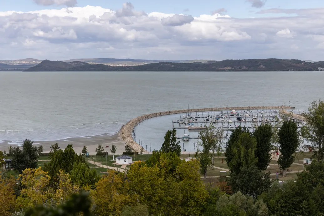 A magyarok 72 százaléka támogatná az állami kisajátítást a Balaton-mentén