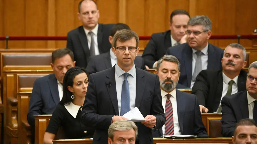 Orbán Viktor képviselőcseréket ígért, a frakciókat megkérdezték az őszre vonatkozó változásokról