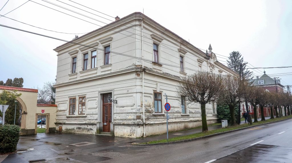Bonyhádon vitáznak a közvilágításról, az üzemeltető leállítással fenyeget