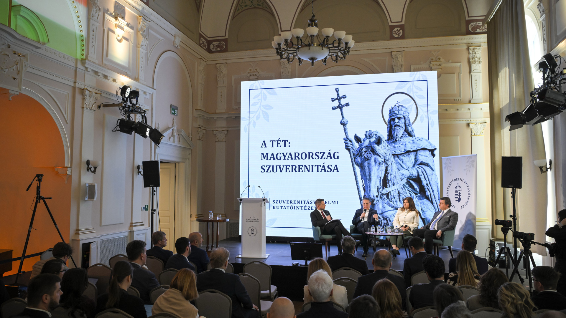 Állami megbízásai elvesztése után nevet vált és leépít a Századvég-csoport