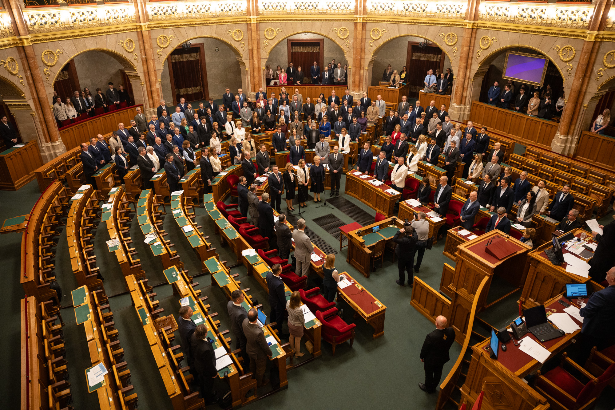 A parlament jövő héten négy napon át ülésezik