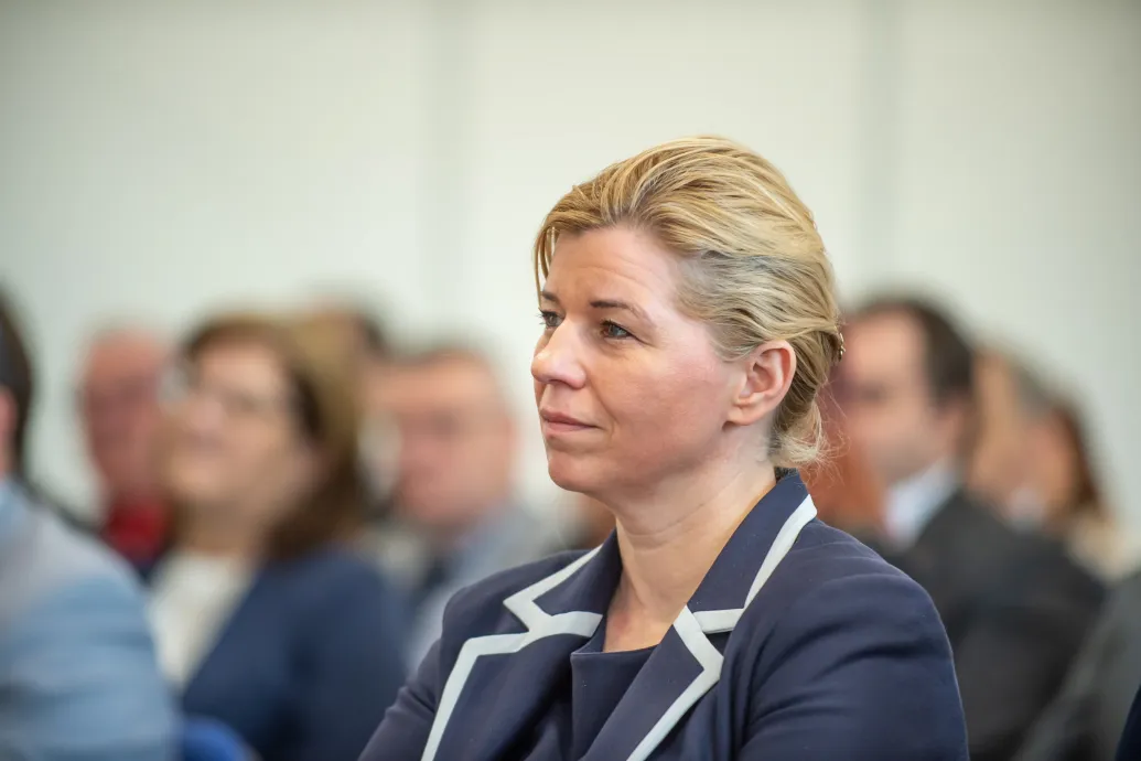Varga-Bajusz Veronika a börtönből üzent, szerinte az eljárás célja, hogy politikusokra valljon