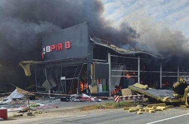 Zelenszkij szerint orosz drón csapódott egy ukrán szupermarket tetejébe, hárman megsérültek