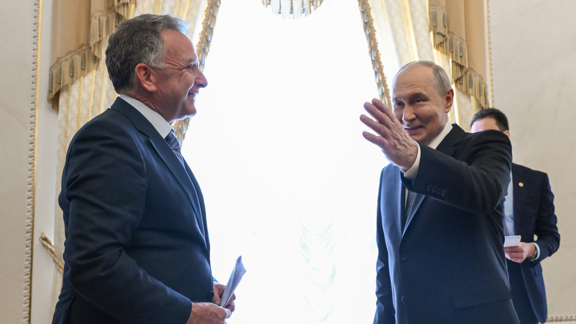 Putyin: Oroszország kész felújítani a békéről szóló orosz–amerikai–ukrán tárgyalásokat