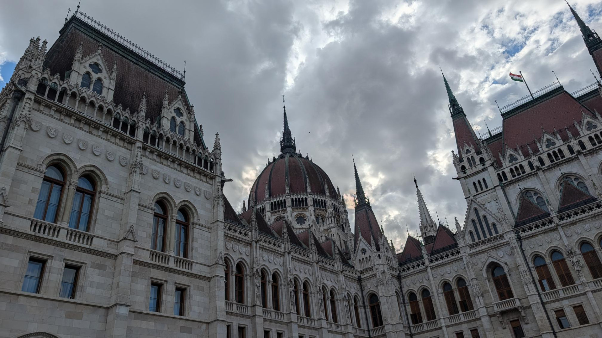 Az állami intézmények és cégek nyilvános szervezeti fáját indította el a kormány