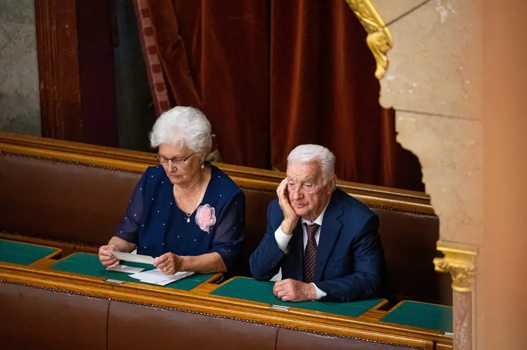 Orbán apjának bányacégének az M1-es bővítésénél 2,3 milliárd forintot utaltak