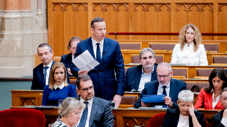 Magyar Péter tolvajozott, a benzinár és a politikai bingó szították a vitát a parlamentben