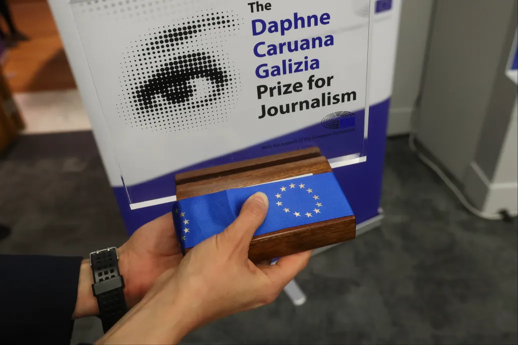 Döntős lett az EP sajtódíján a Facebook-hirdetésekkel magyar civileket támadó cikk