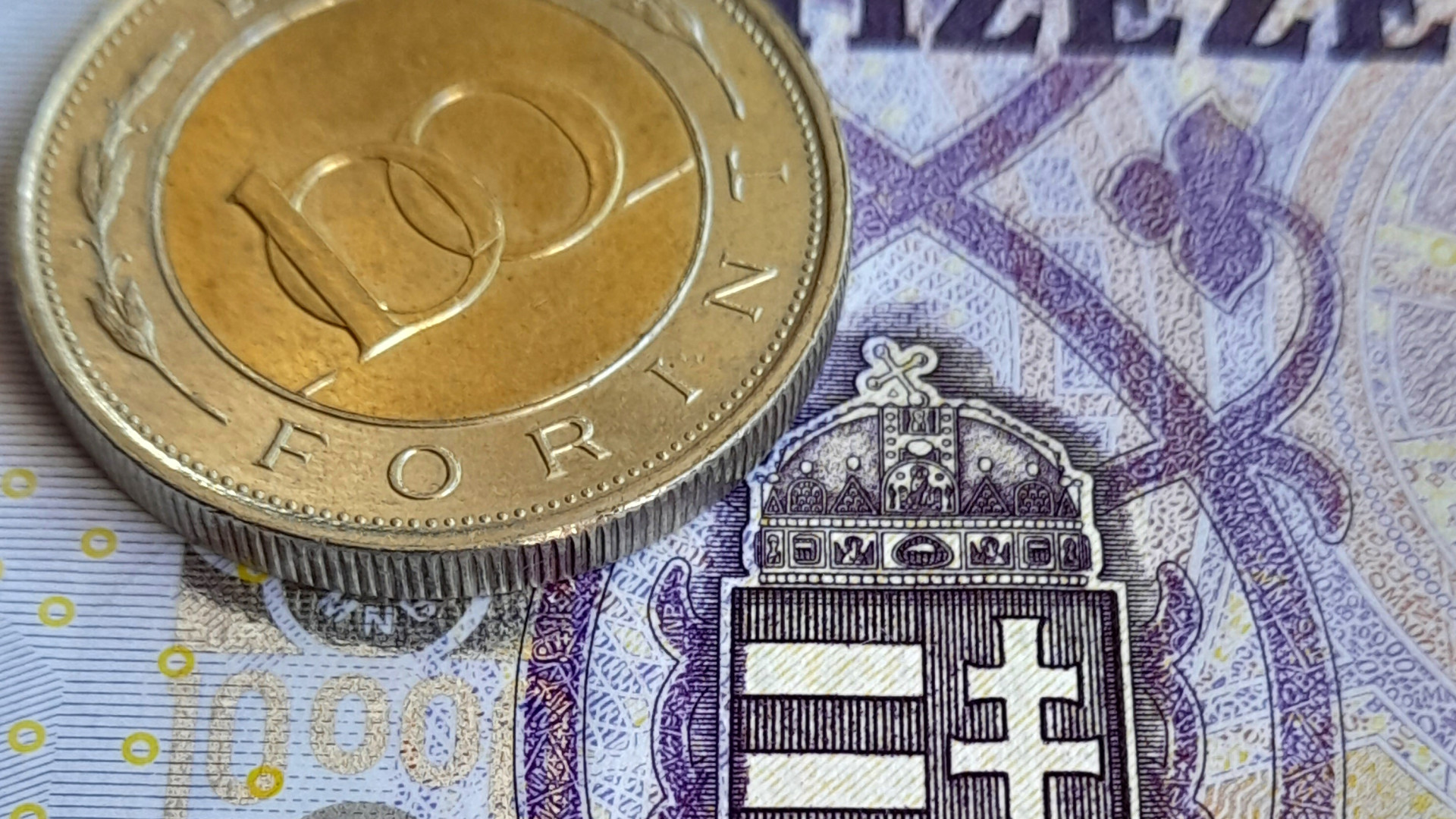 Az MNB fél év alatt mintegy 300 milliárd forintot veszített, tőkéje mínusz 3200 milliárd