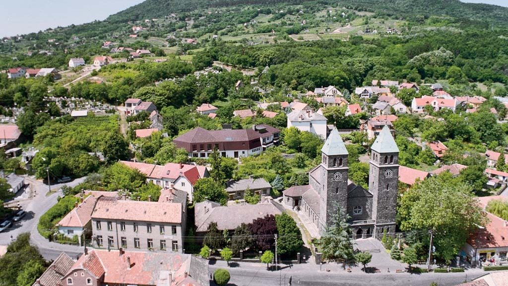 Balaton-parti városban az új szabályokig változtatási tilalmat rendeltek el
