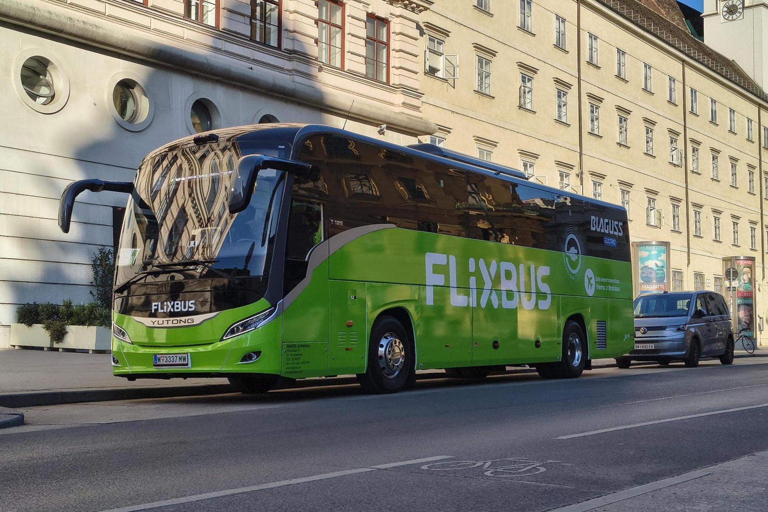 Két szomszédunk e‑buszokra váltott a régió egyik legforgalmasabb útvonalán