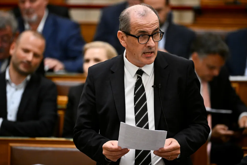 Feldarabolták az egészségügyi szuperhatóságot, két intézetet hoztak létre
