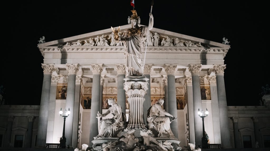 Ausztria négy orosz diplomatát utasított ki tevékenységük miatt