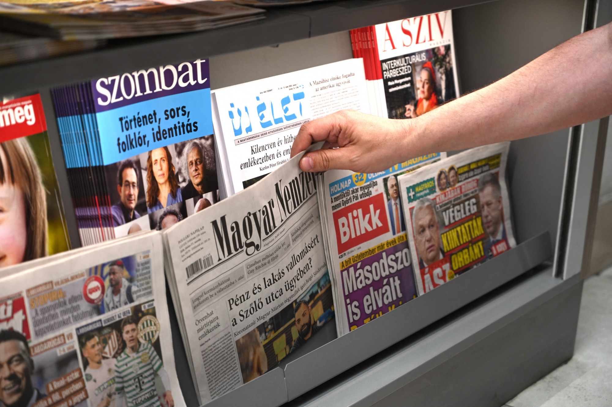 A kormány benyújtotta az adótörvényeket, 2027 januárjától újra jönne a reklámadó
