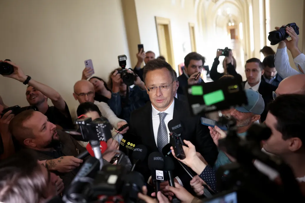 Szijjártó Péter megjelent a meghallgatáson, bár a behívása nem volt egyszerű