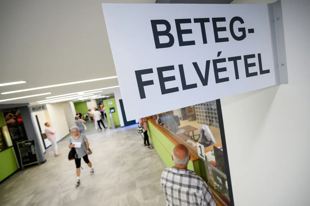 Kutatás szerint csökkent a hálapénz, de az egészségügyben még számítanak a kapcsolatok