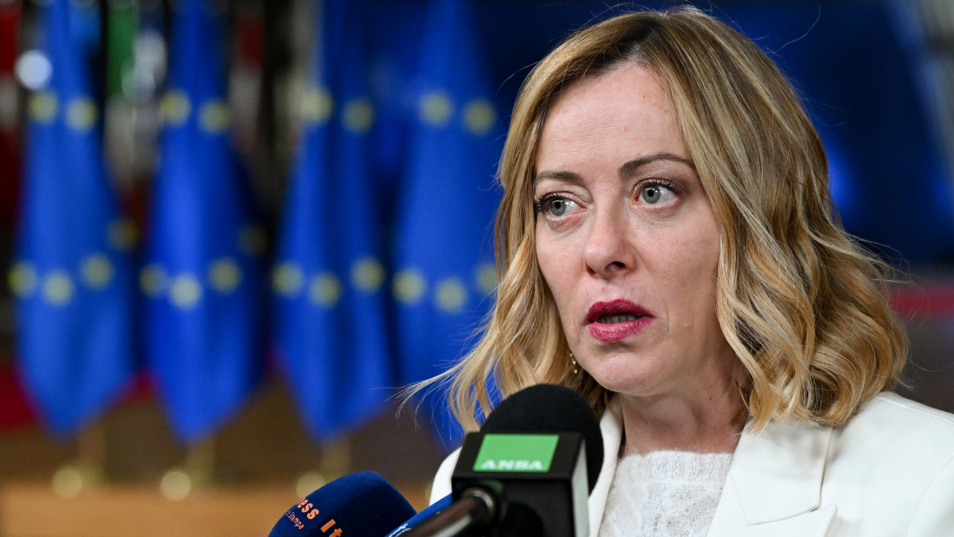 Az olasz kormány bankokkal és energiavállalatokkal tárgyal a különadók mértékéről