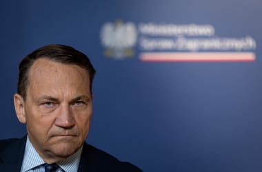 Sikorski: pénzutalásokkal és felvételekkel tudjuk bizonyítani Orbánék orosz kapcsolatát