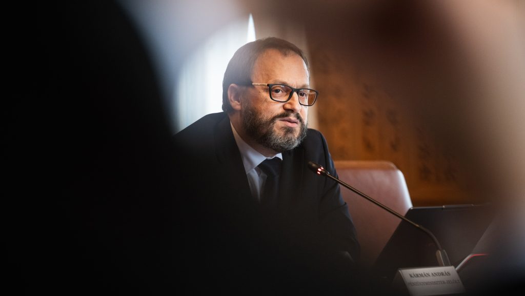 Kármán András: 2027-től vagyonadót vezetnek be, öt százaléka közcélokra ajánlható fel