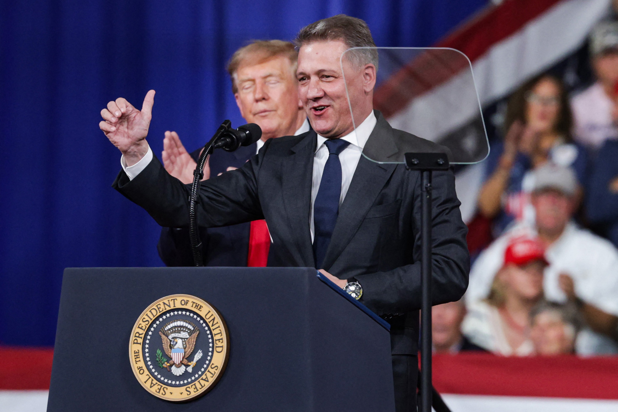 Döllner Trump mellett kampányolt, német szakszervezetek és politikusok lemondást követelnek
