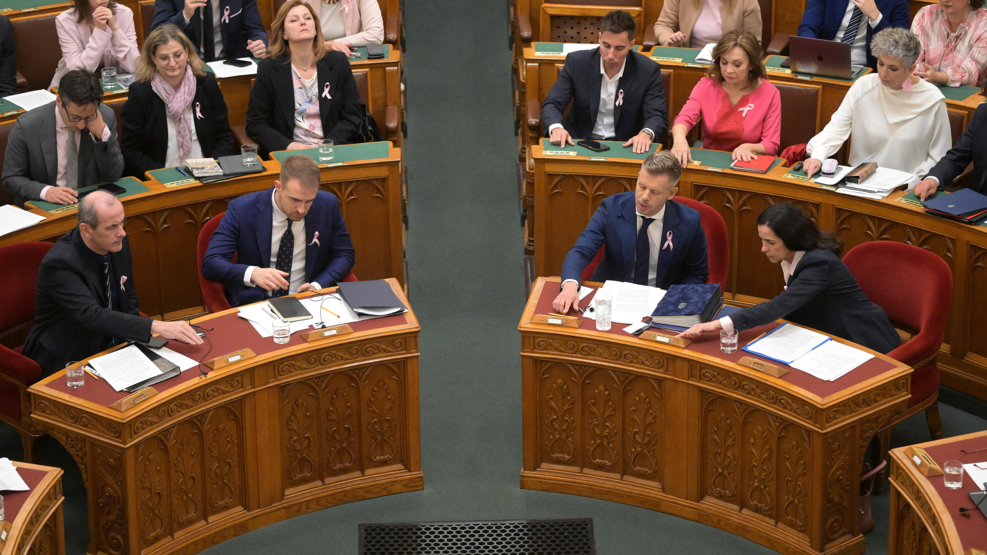 A parlament szavaz az idei költségvetés módosításáról, új rendkívüli alapot hoznak létre