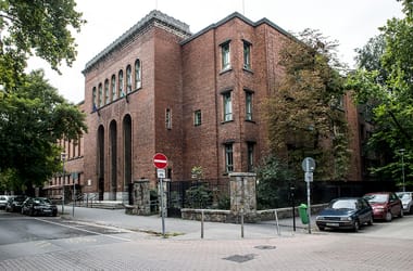Bombariadó volt az ELTE iskoláiban, a Radnótiban szünetel a tanítás