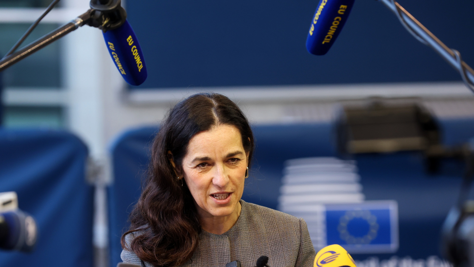 Az EU új szankciókat fogadott el és katonai, polgári missziót indít Libanonba
