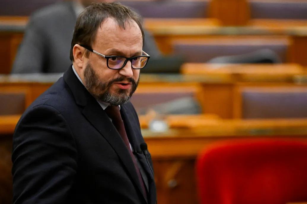 A kamatstop októberi megszűnésétől eltekintettek, de változásra figyelmeztetnek
