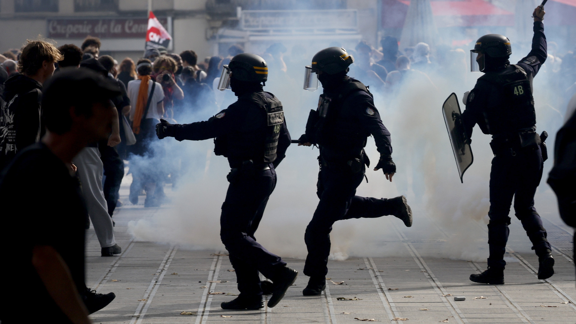 A francia védelmi miniszter szerint nem adtak utasítást erőszakkal fellépni a diákok ellen