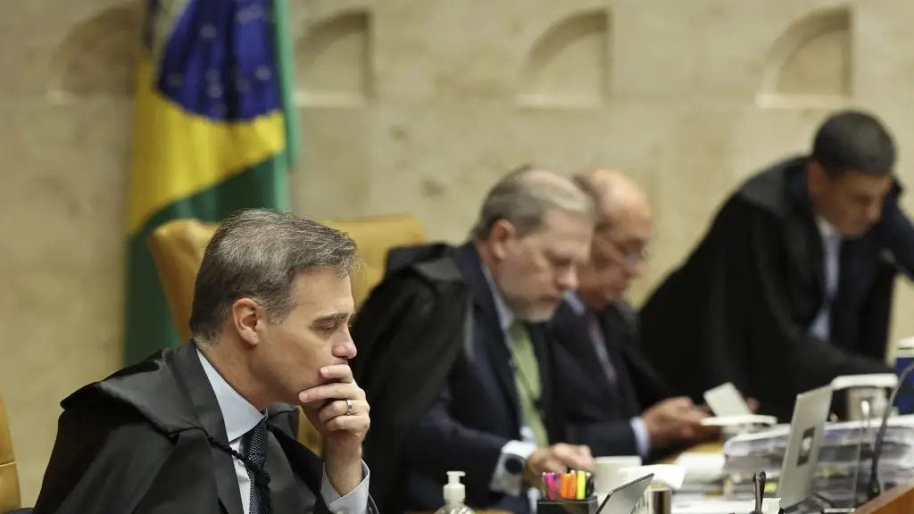 Brazíliában elnökválasztást tartanak, a kampányt korrupciós vádak és bankbezárás kíséri